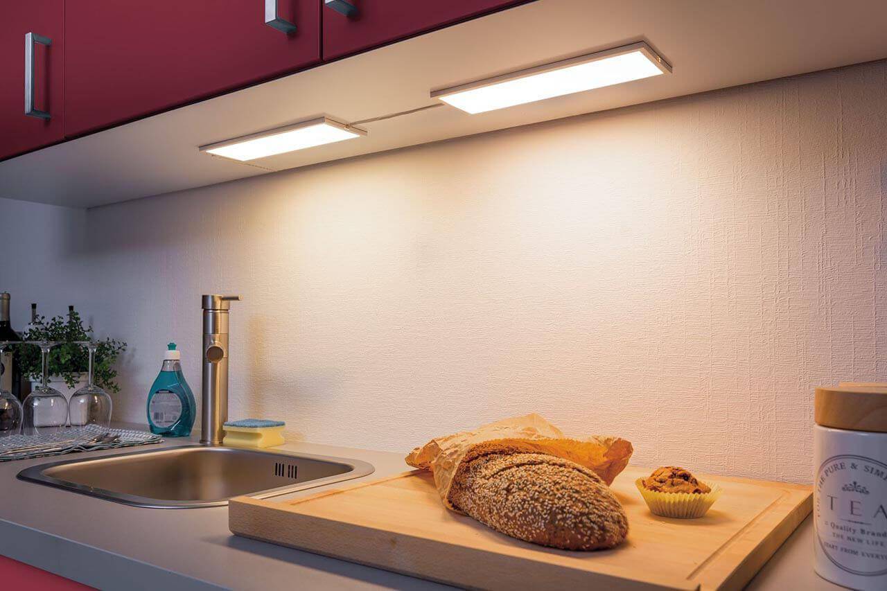 Освещение на кухне с натяжным потолком, разнообразие светильников и как с их помощью создать стильную и функциональную подсветку - 17 фото