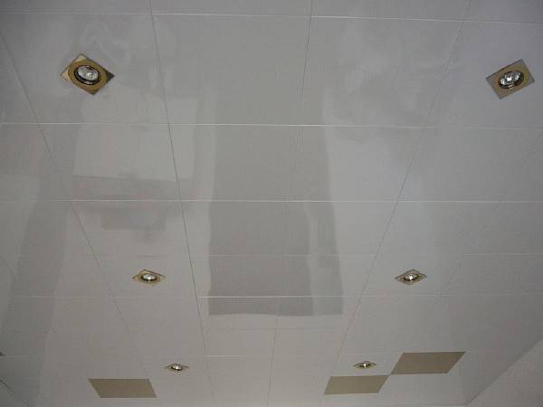 Кассетный потолок для ванной, фотографии и видео — объясняем по пунктам