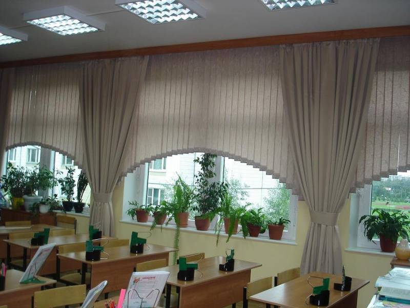 Рулонные шторы для школьных класса: преимущества жалюзи