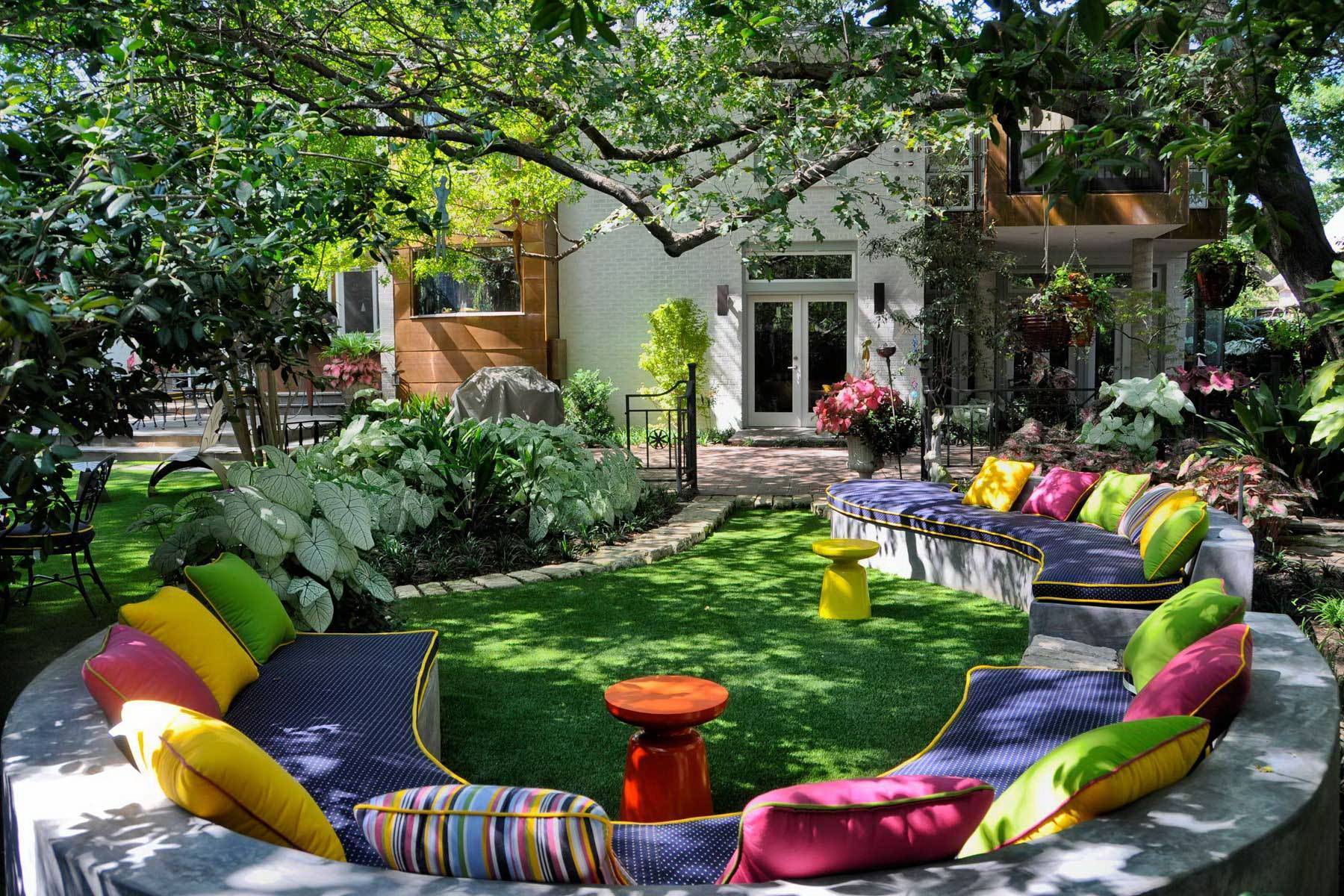 Ландшафтный дизайн двора частного дома своими руками: проэкты с беседкой