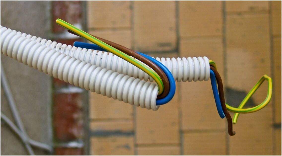 Монтаж кабеля в гофре — ошибки и заблуждения.