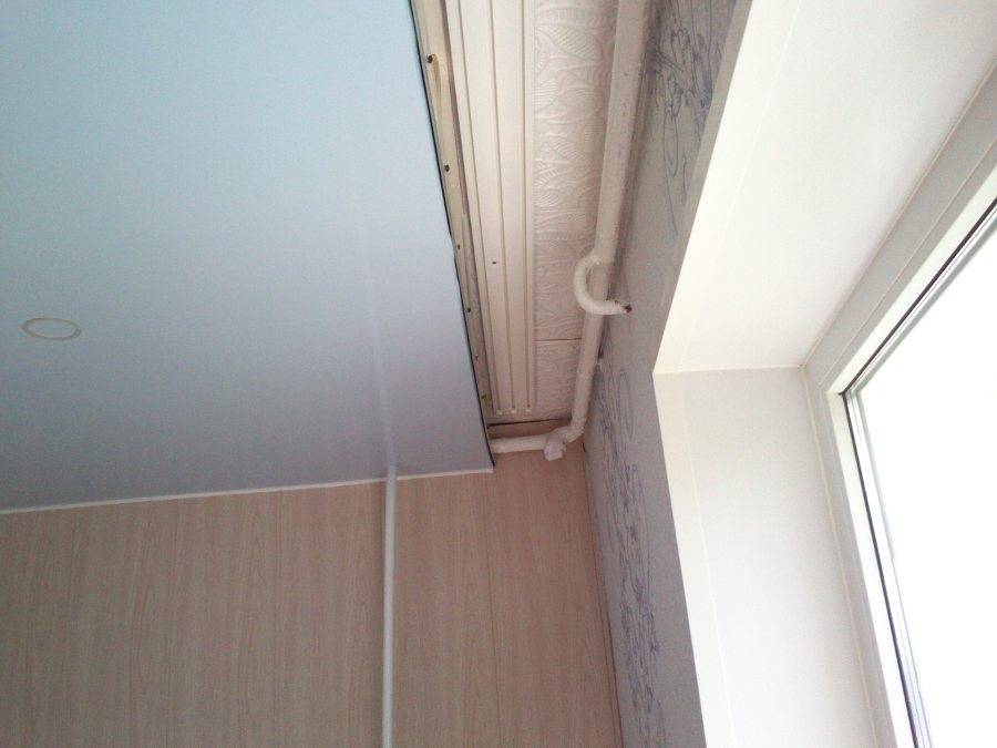 Как повесить гардину на натяжной потолок: способы установки, советы, фото