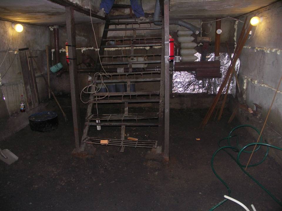 Удобная мастерская в подвале гаража | погреб-подвал