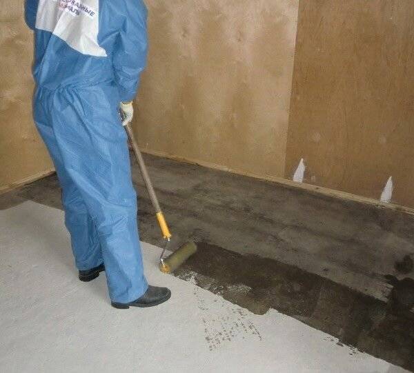 Чем покрыть бетонный пол, чтобы не пылил (чем обработать)