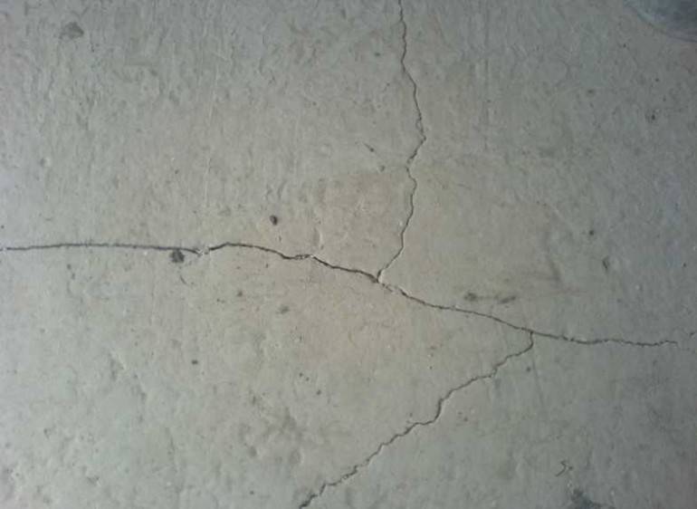 Причины, по которым появляются трещины на оштукатуренных стенах