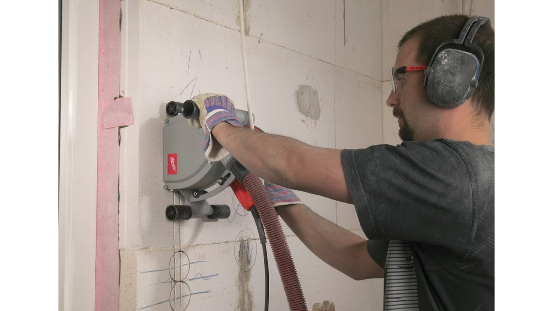 Как штробить стены под электропроводку: технология для непрофессионала