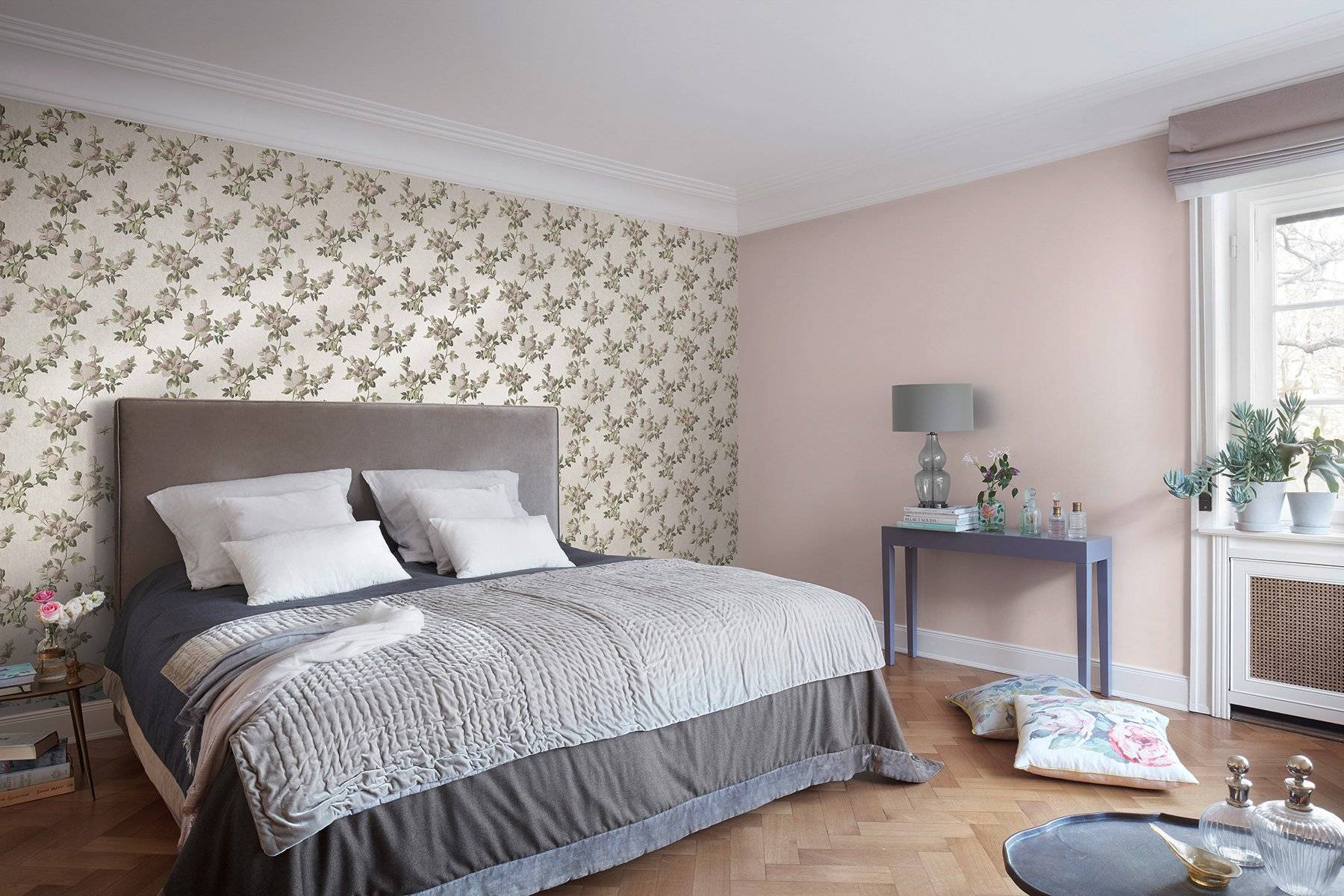 Дизайн спальни с обоями двух цветов + фото