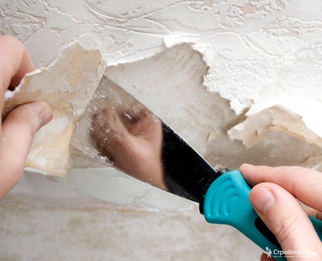 Смыв побелки с потолка своими руками: как очистить старое покрытие перед покраской, снять клейстером быстро и без грязи, удалить с помощью бумаги и иных средств?