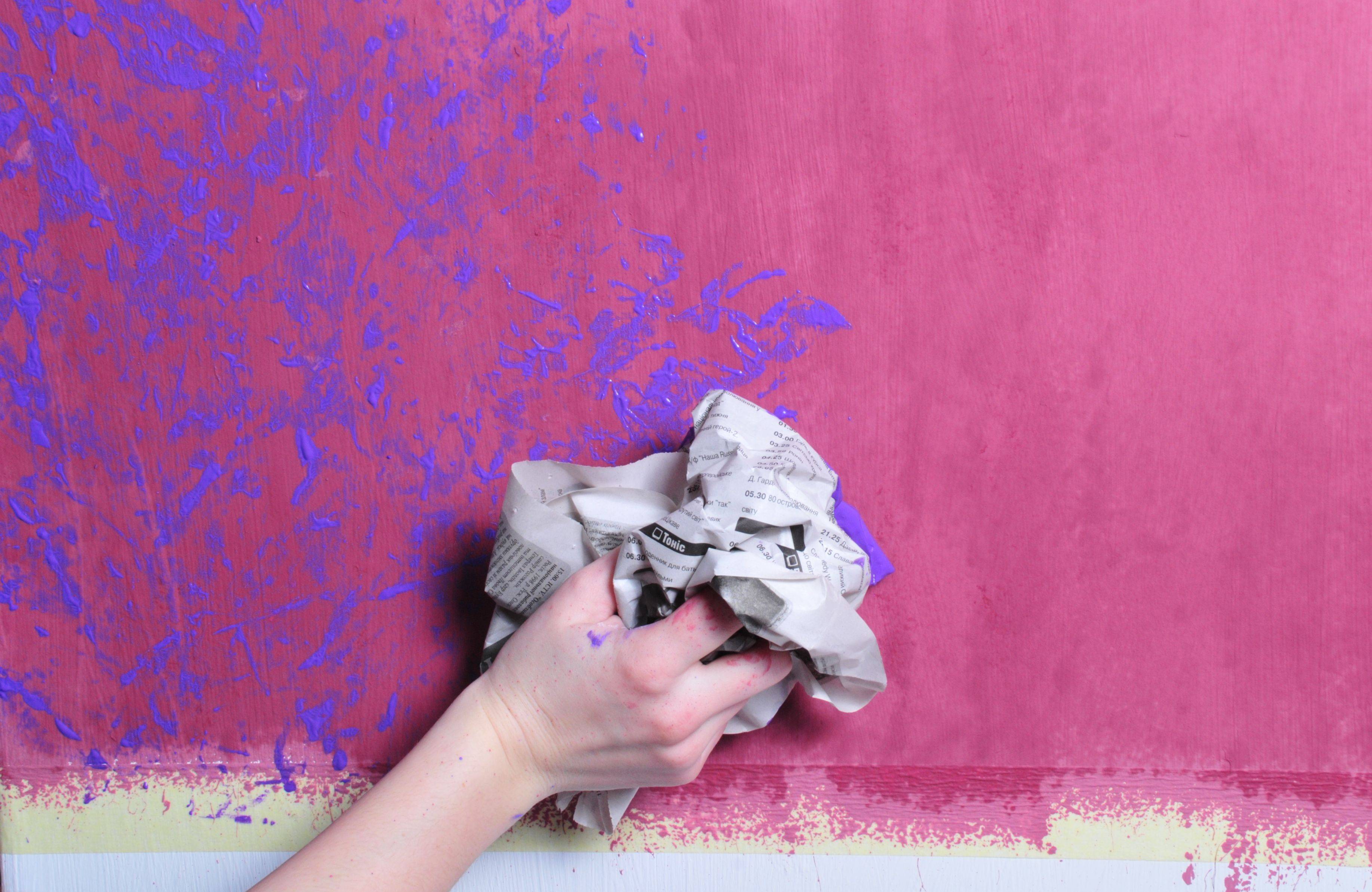 Стоит ли заменять обои краской в квартире: чем покрасить, можно ли выполнить работы  своими руками, и какую краску выбрать на стену