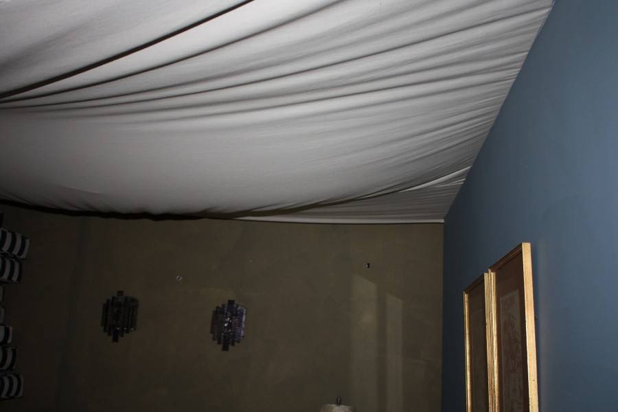 Драпировка потолка тканью (30 фото): оригинальные идеи оформления