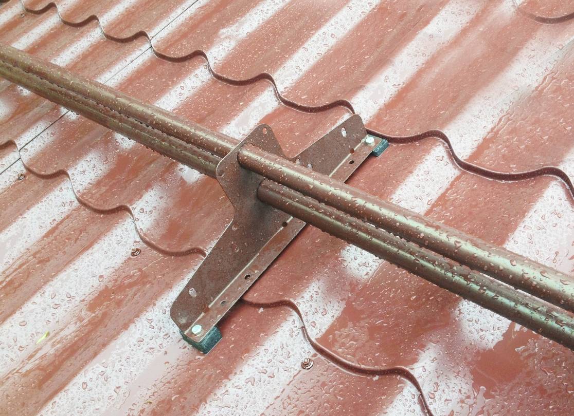 Установка снегозадержателей на крыше: инструкция