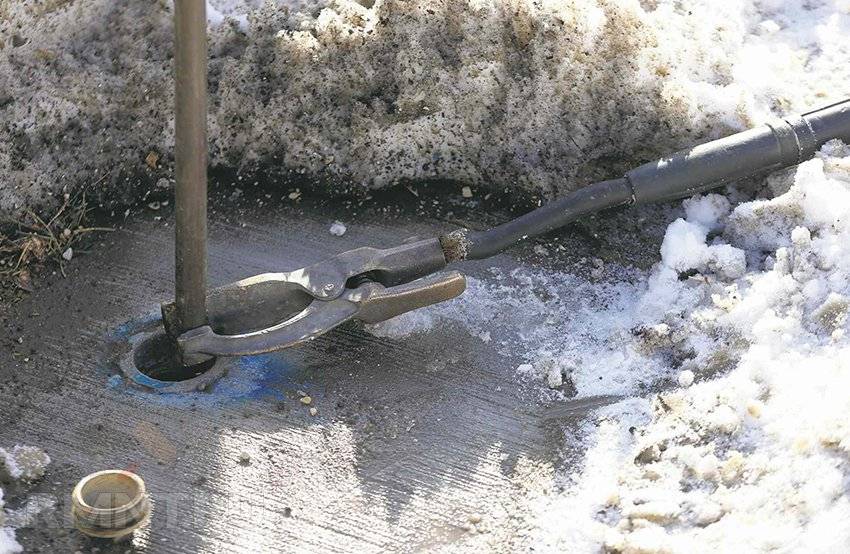 Экстренная разморозка пластиковой трубы: советы профессионалов
