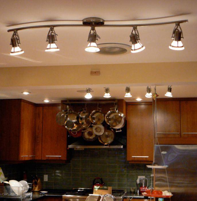 Натяжные потолки на кухне: как мыть, ухаживать за ними и чем отмыть серьезные загрязнения