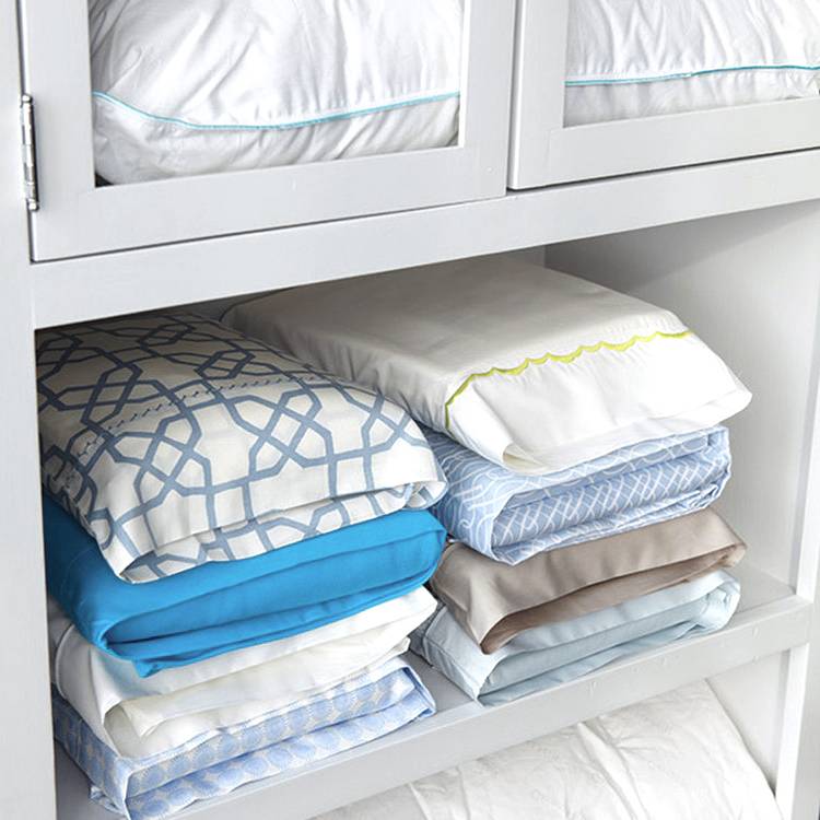 Как сложить и хранить постельное бельё, чтобы сэкономить место и не было запаха и пятен