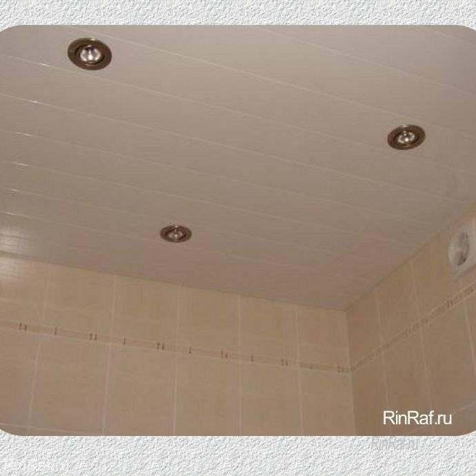 Реечный потолок в ванной комнате: каким может быть универсальное решение для интерьера