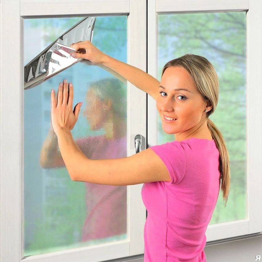Как самому наклеить пленку на окна квартиры или дачи
