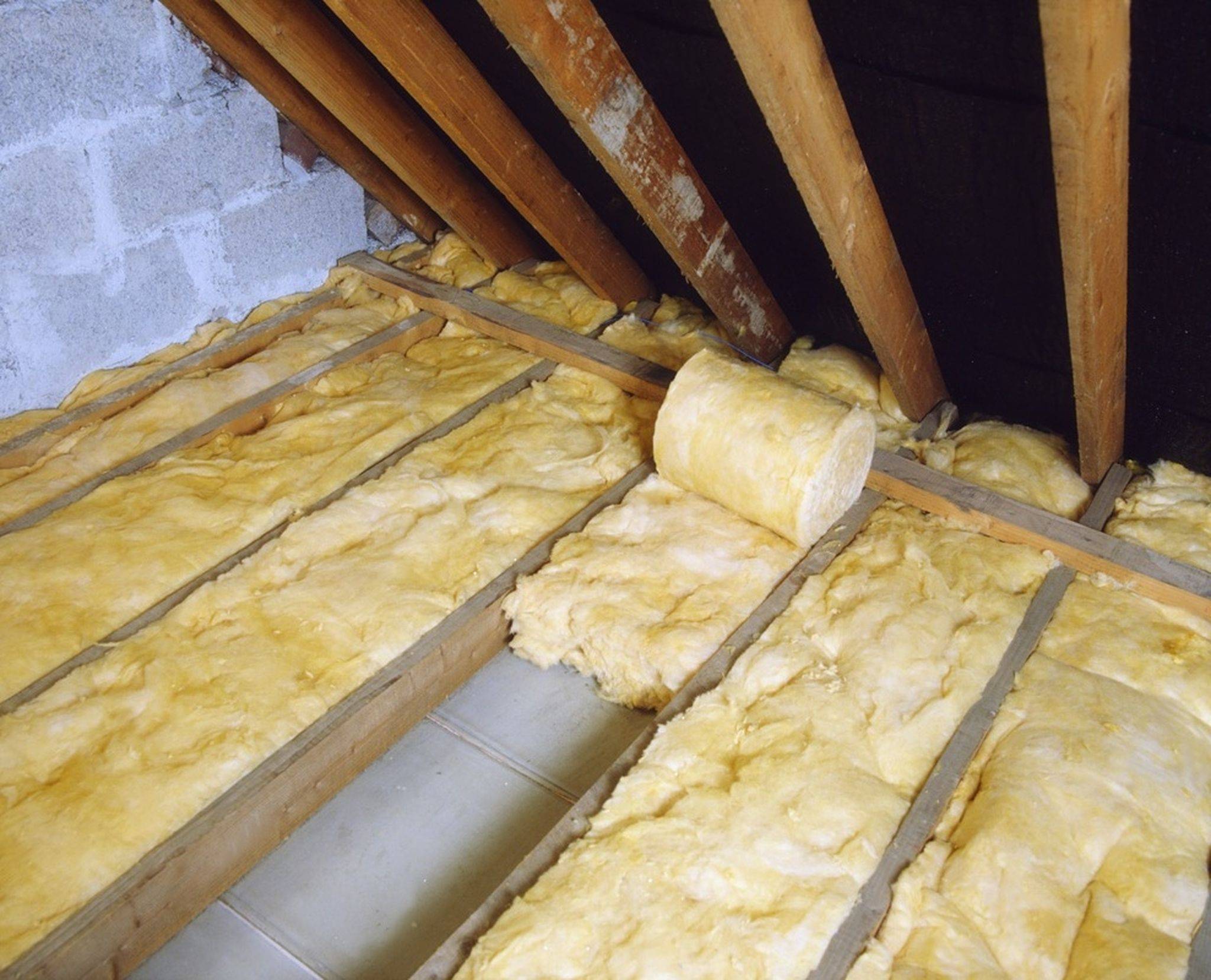 Чем утеплить потолок в частном доме: обзор популярных теплоизоляционных материалов