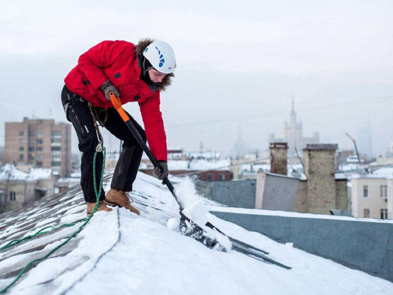 Очистка от снега и наледи крыш, улиц и зданий: методические рекомендации при работе