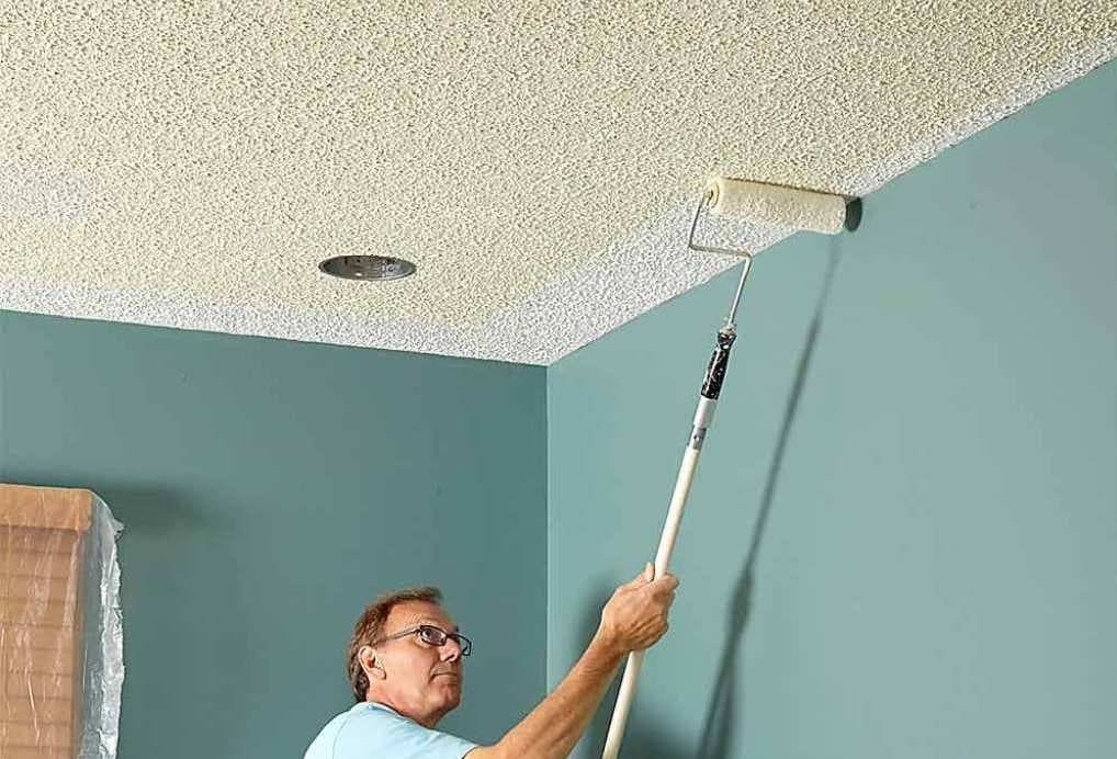 Как исправить пятна и разводы на потолке после покраски