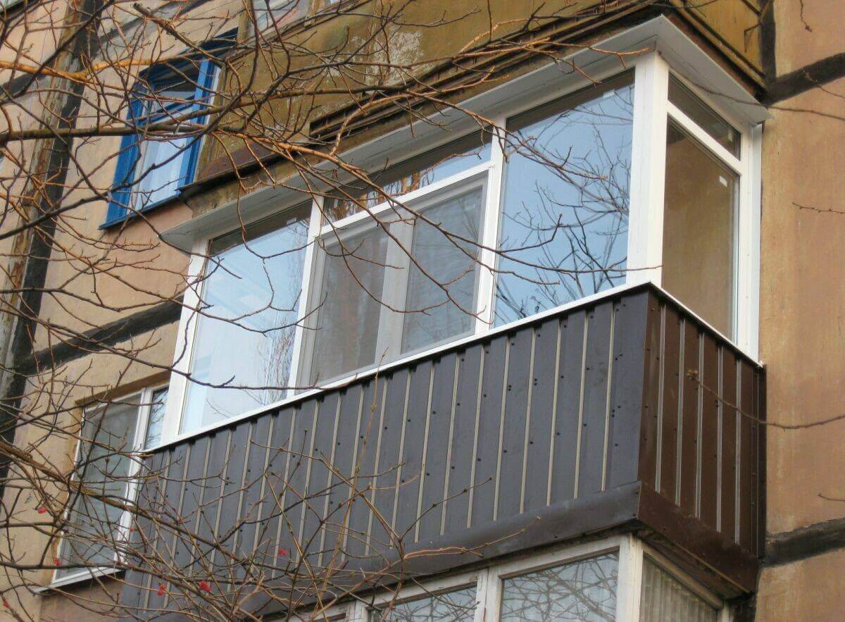 Обшивка балкона профлистом снаружи