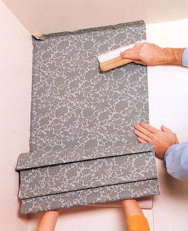 Как клеить виниловые обои на потолок
