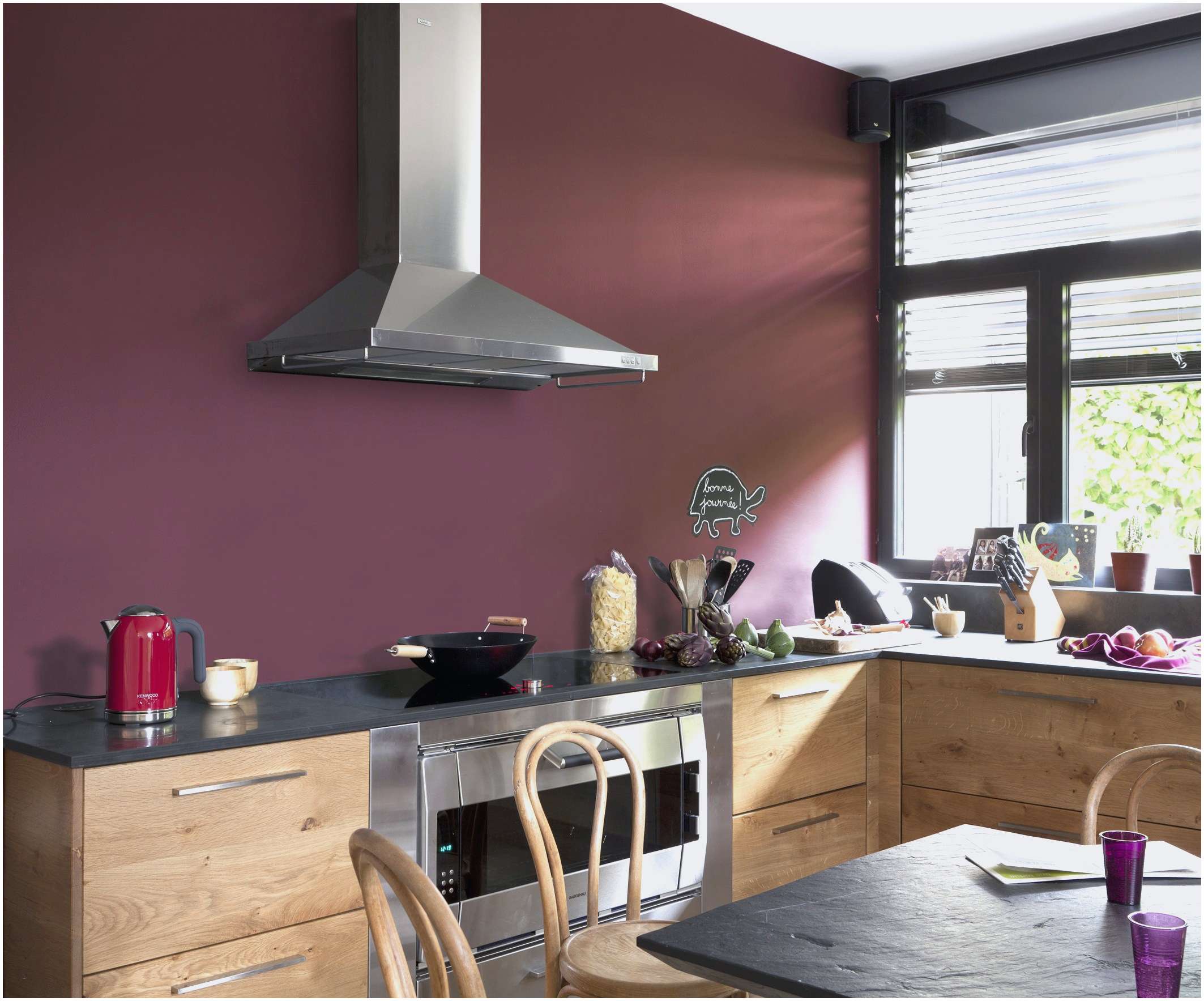 Как самостоятельно покрасить стены в кухне: выбор подходящей краски, подготовка поверхности и технология окрашивания | в мире краски