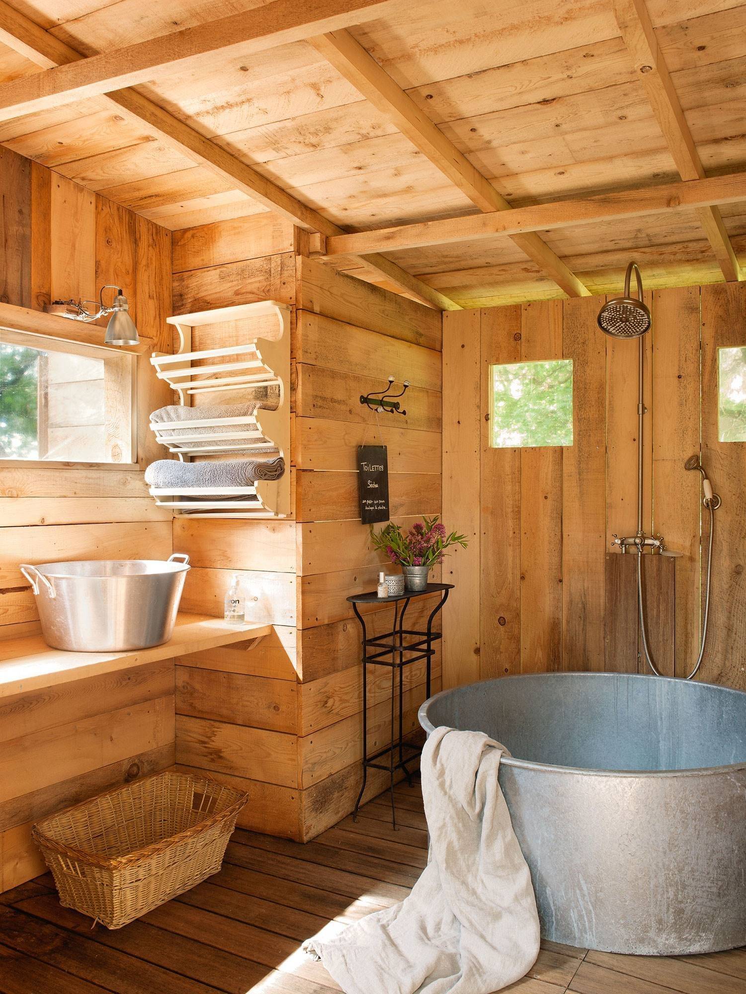 Ванная комната в деревянном доме из бруса. как сделать ванную комнату в деревянном доме: рассказываем детально