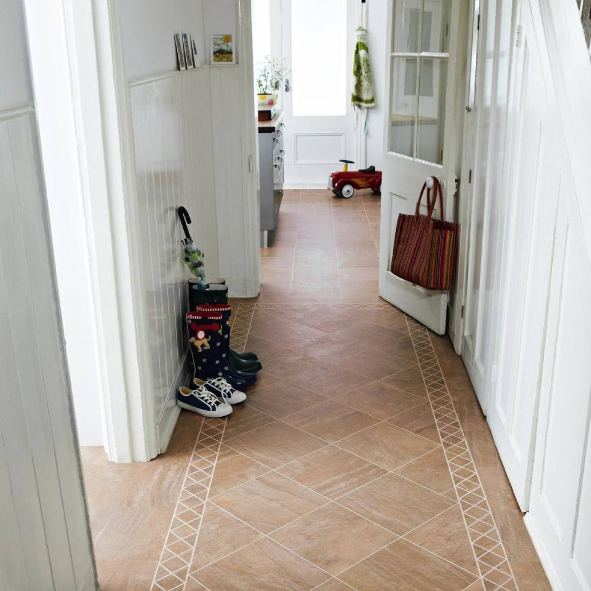 Плитка на пол для коридора и кухни: фото, советы по выбору и укладке