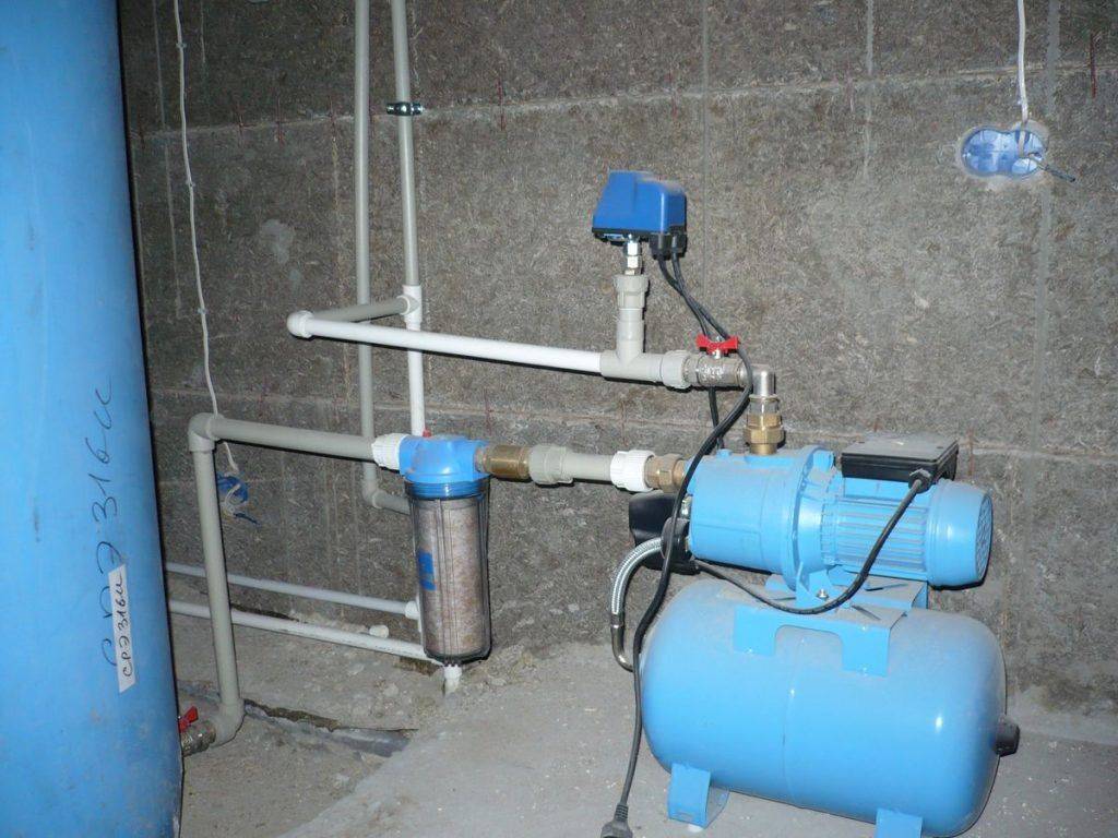 Как подключить насосную станцию к ёмкости для воды: инструкция