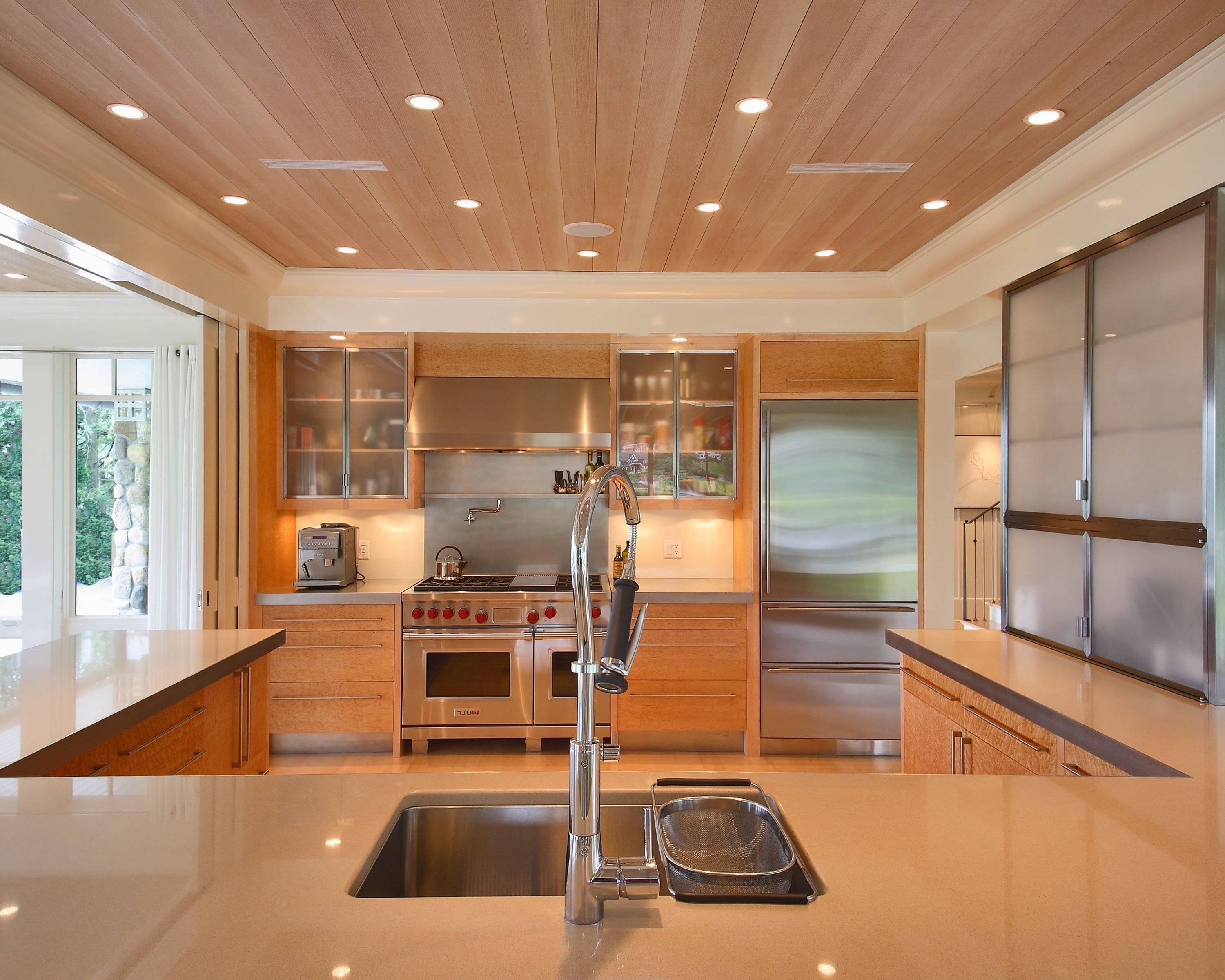 Какой потолок сделать на кухне - возможные варианты отделки