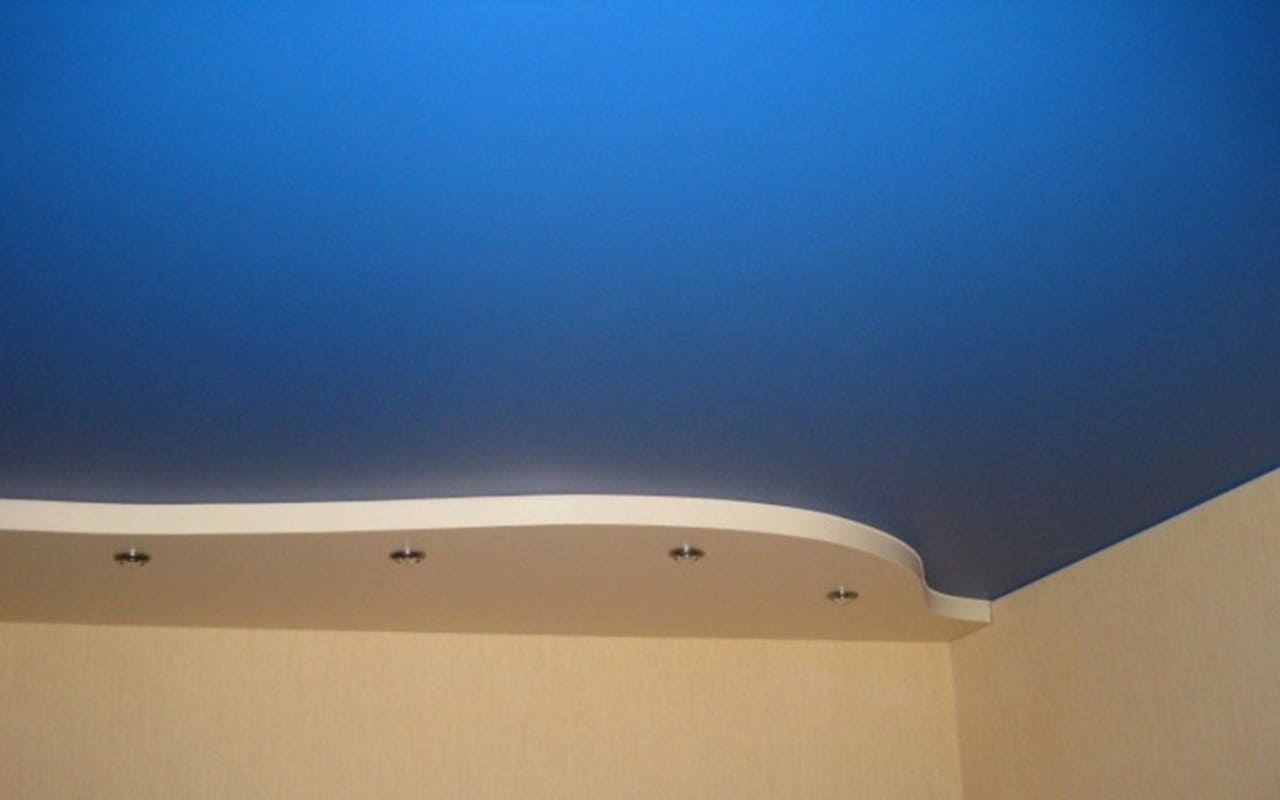 8 советов, как выбрать натяжной потолок: материал и цвет