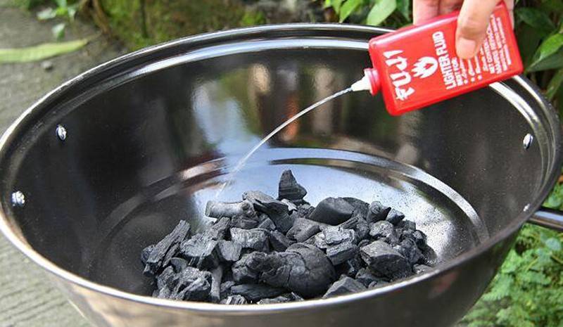 Выбираем жидкость для розжига угля: виды, критерии подбора, обзор лучших вариантов