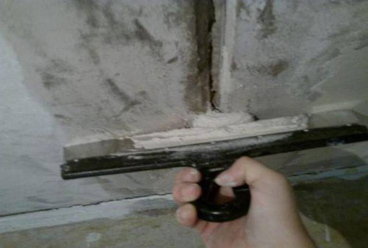 Трещины на потолке: как убрать своими руками