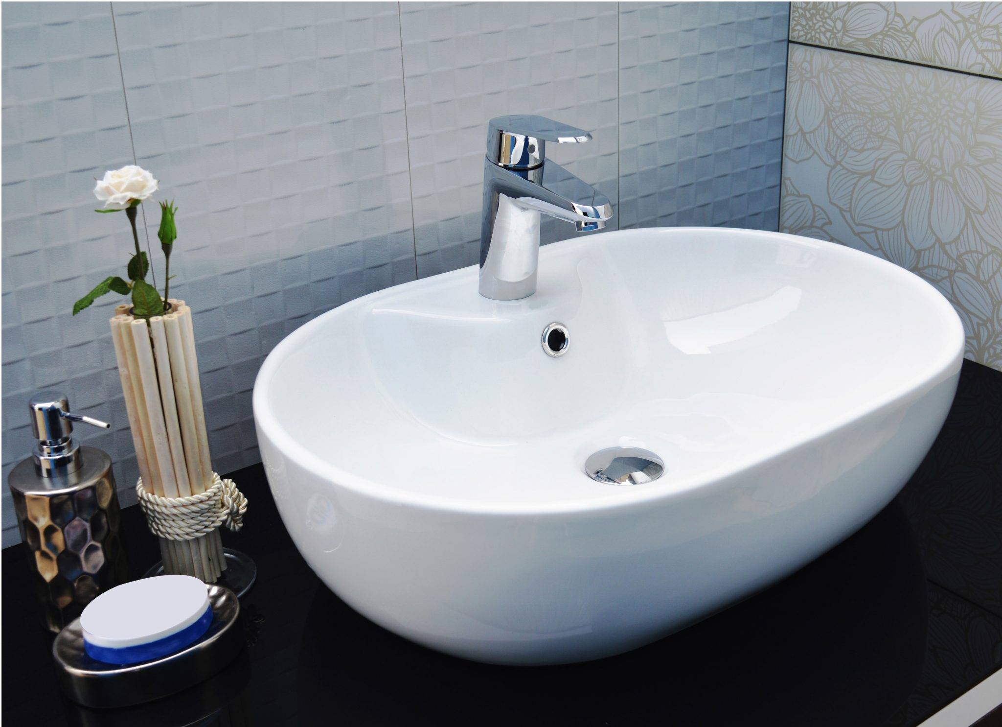 Раковина накладная в ванную комнату: нюансы выбора и инструкция по установке