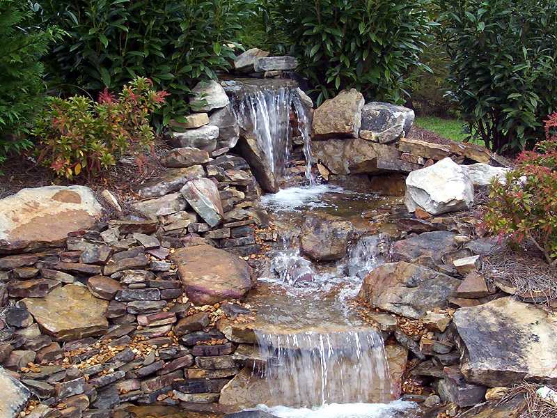 Искусственный водопад в саду своими руками: пошаговая инструкция