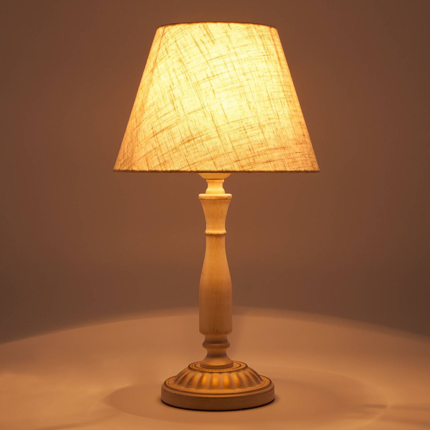 Настольные лампы в интерьере | красивые и стильные интерьеры на фото