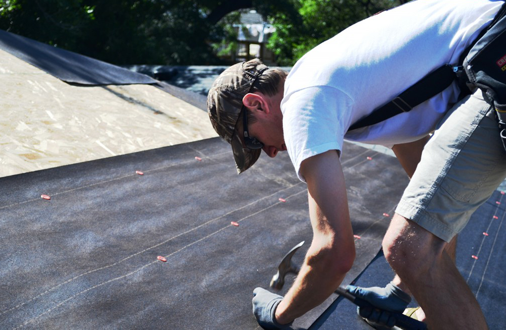 Как стелить рубероид на крышу