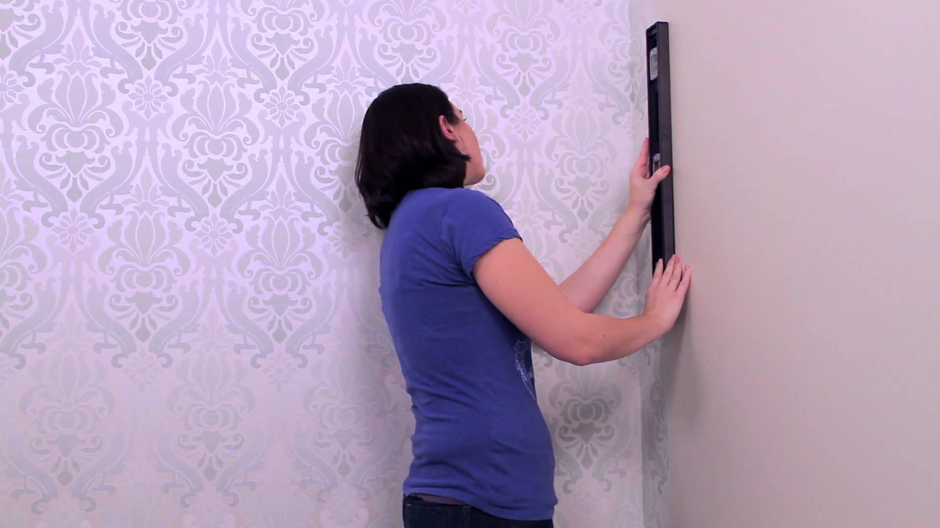 Как клеить виниловые обои на стены: поклейка своими руками (видео)