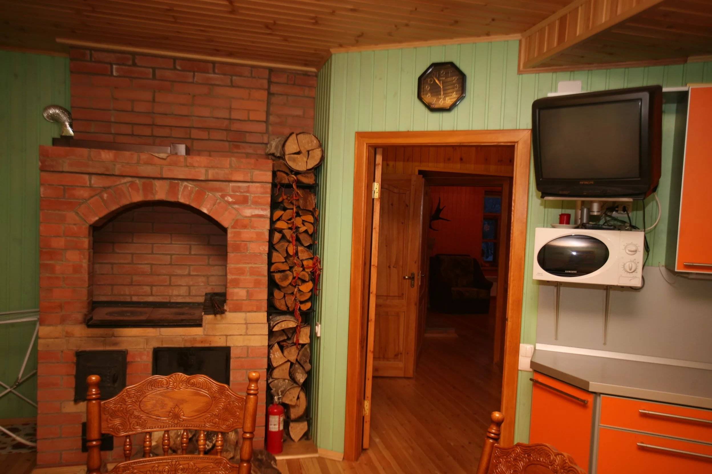 Кухня на даче в деревянном доме из бруса: дизайн современного интерьера
 - 36 фото