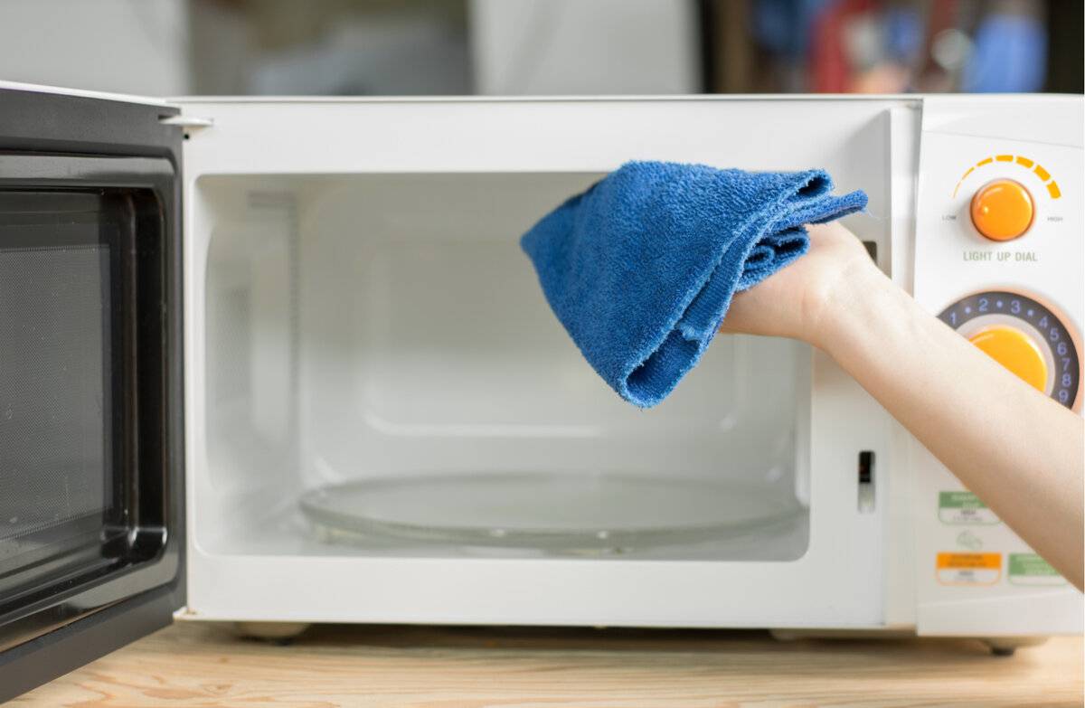 Как почистить микроволновку за 5 минут от жира внутри в домашних условиях