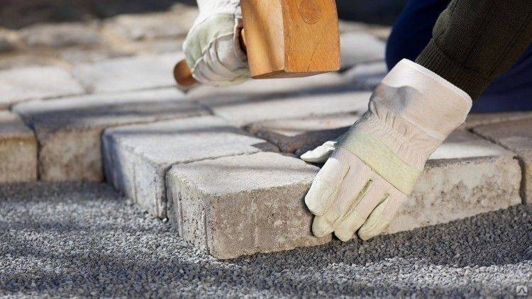 Укладка тротуарной плитки своими руками: пошаговая инструкция и цена работы за м2