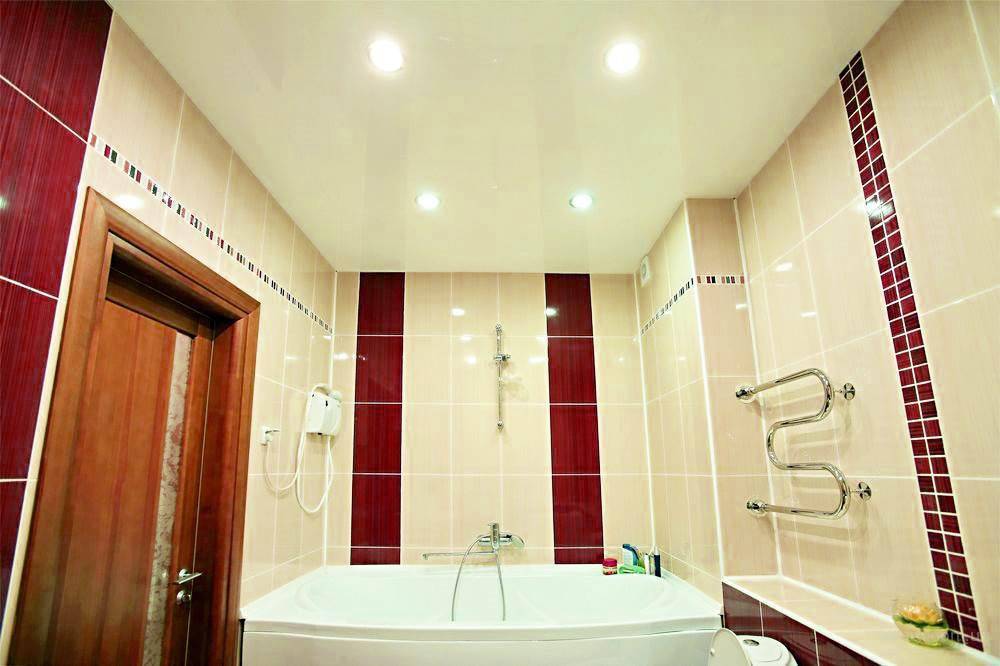 Как выбрать лучший потолок в ванную комнаты
