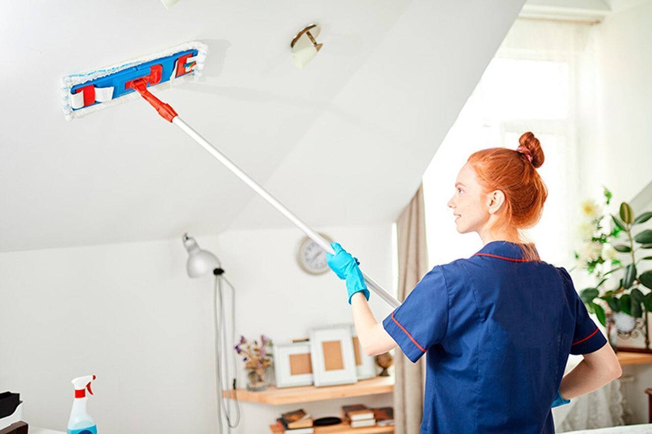 Как помыть натяжной потолок без разводов глянцевый и сатиновый, чем можно мыть в домашних условиях - 4 видео инструкции