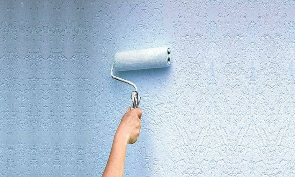 Красить стены или клеить обои: плюсы и минусы обоих методов, что лучше выбрать, компромиссные варианты | в мире краски