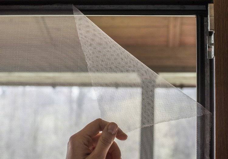 Установка москитных сеток на пластиковые окна своими руками