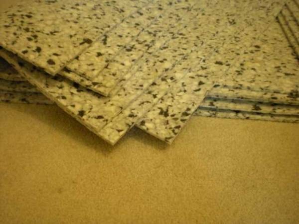 Подложка под ковролин – нужна ли она для коврового покрытия?