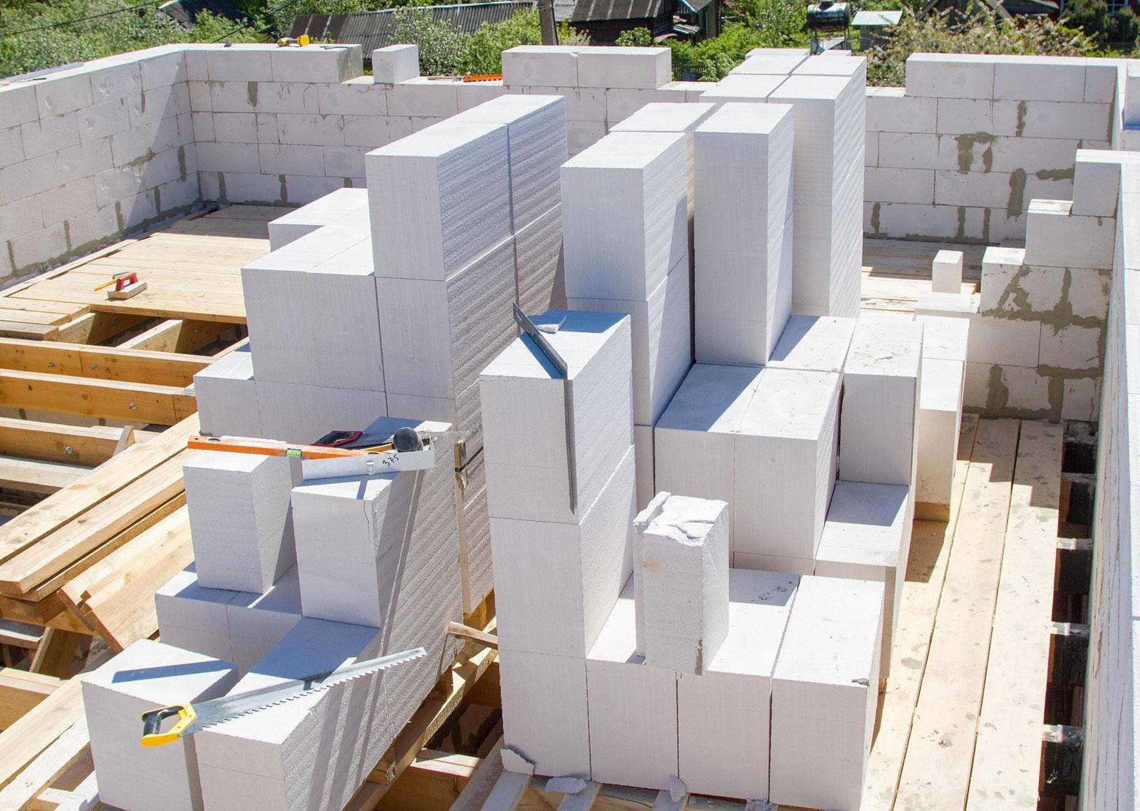 Сравните 10 видов современных блоков и узнайте, какой лучше подойдет для строительства дома.