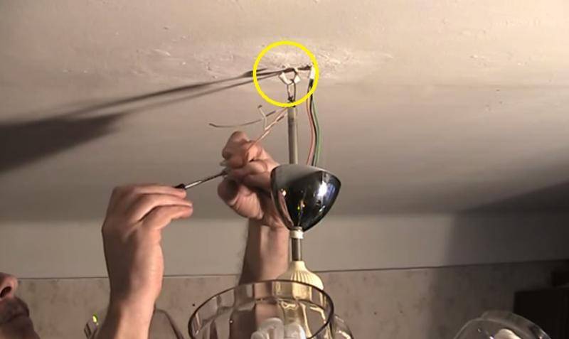 Как повесить люстру на потолок (на крюк, с планкой) +фото