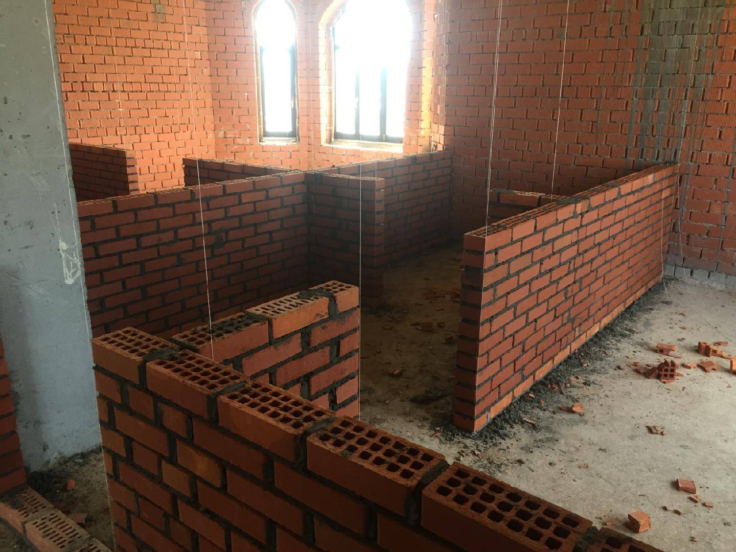 Строительство стены из кирпича в квартире своими руками