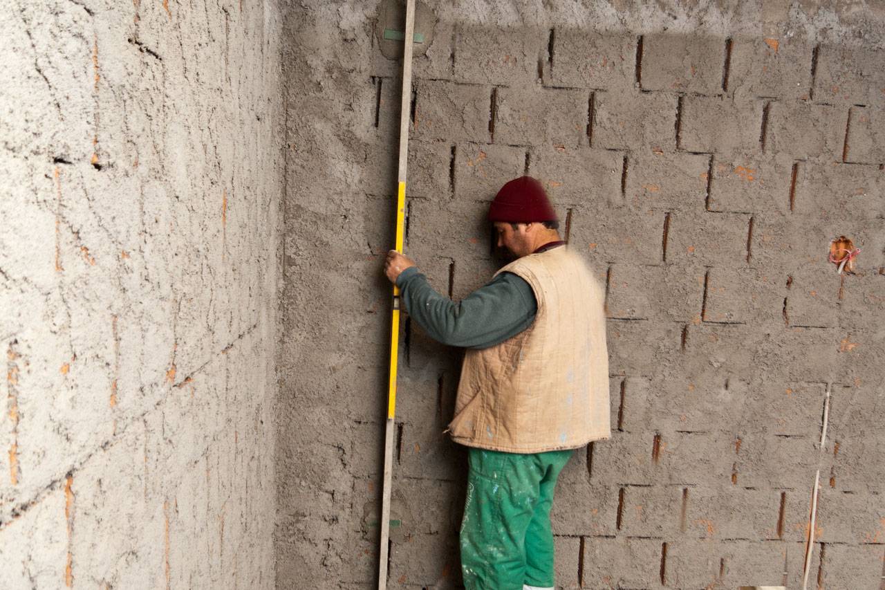 Видео штукатурки стен своими руками цементным раствором